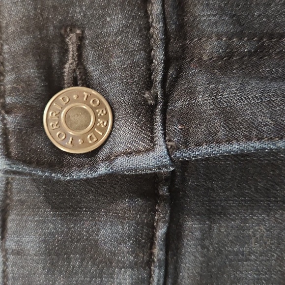 Torrid Womens Deep Indigo Crop Bombshell Premium Stretch Jeans - Picture 3 of 6